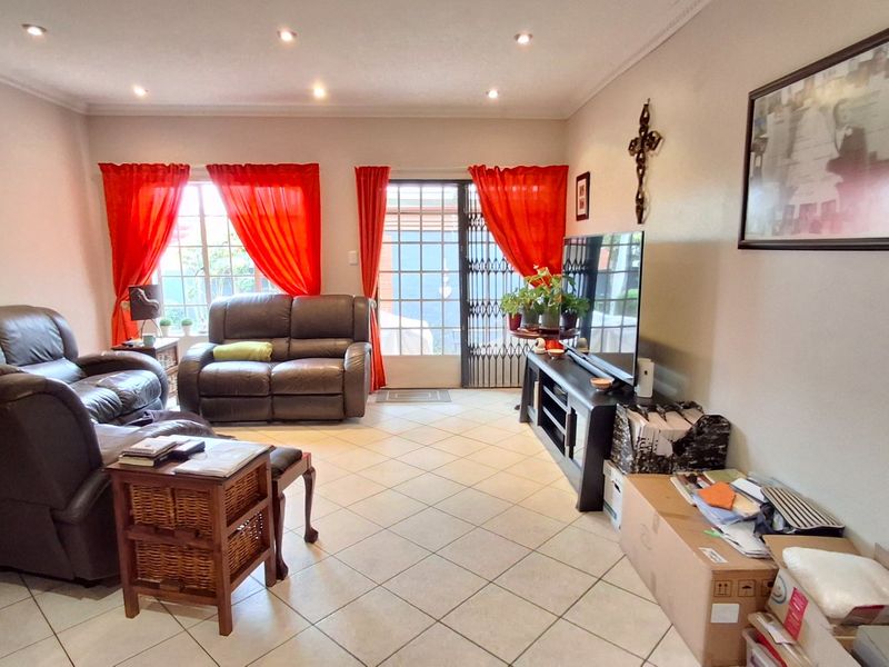 3 BED TOWNHOUSE FOR SALE MONTANA PARK - Photo 2