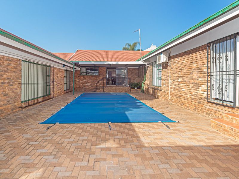 URGENT SALE – PRICE DROPPED TO R1,799,000!!!  OWNER NEEDS TO SELL NOW – ALL OFFERS WILL BE CONSIDERED!   - Photo 10