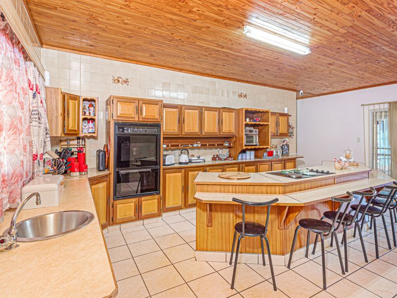 URGENT SALE – PRICE DROPPED TO R1,799,000!!!  OWNER NEEDS TO SELL NOW – ALL OFFERS WILL BE CONSIDERED!   - Photo 9
