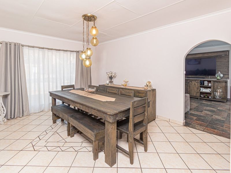 URGENT SALE – PRICE DROPPED TO R1,799,000!!!  OWNER NEEDS TO SELL NOW – ALL OFFERS WILL BE CONSIDERED!   - Photo 6