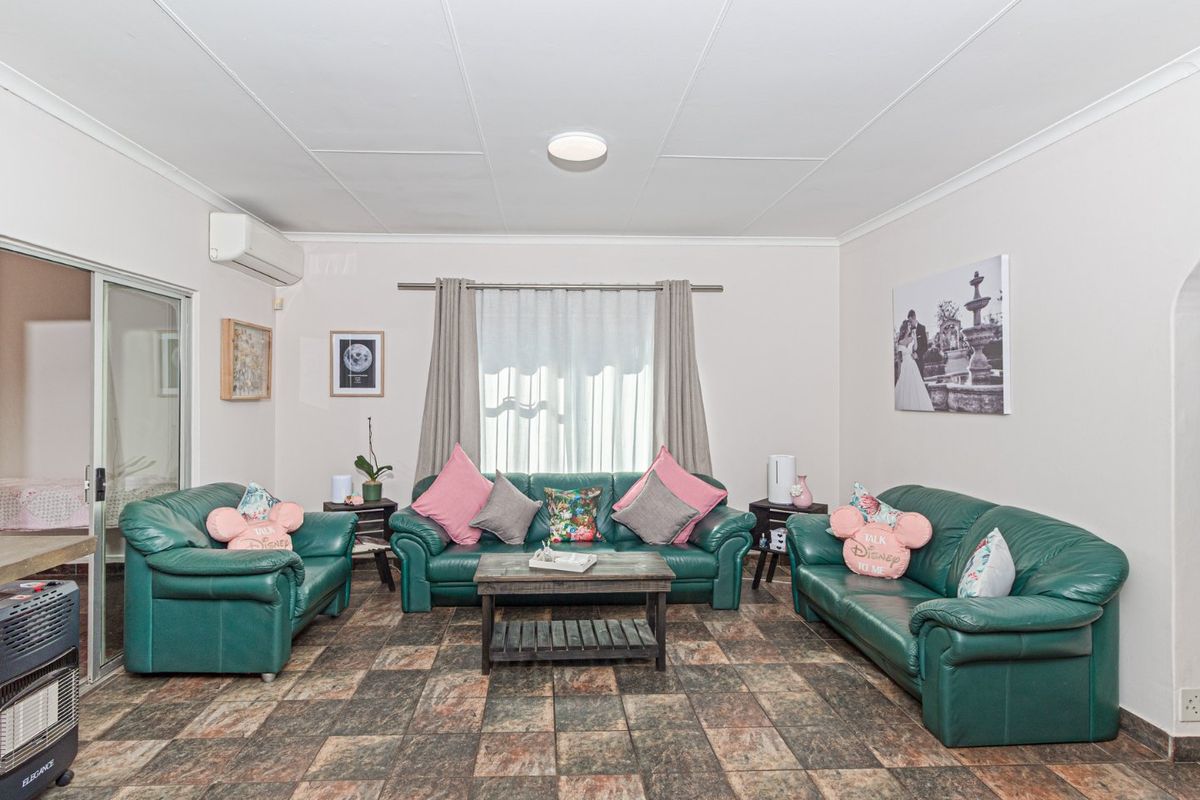 URGENT SALE – PRICE DROPPED TO R1,799,000!!!  OWNER NEEDS TO SELL NOW – ALL OFFERS WILL BE CONSIDERED!   - Photo 4