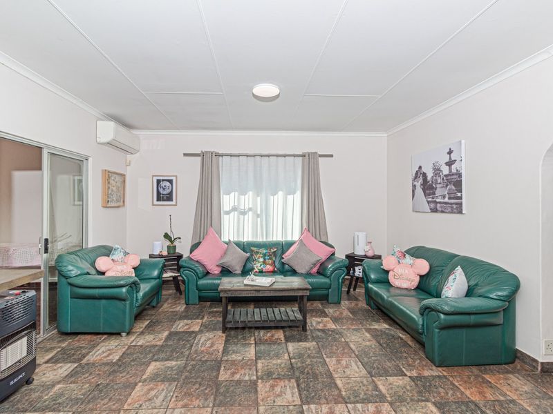 URGENT SALE – PRICE DROPPED TO R1,799,000!!!  OWNER NEEDS TO SELL NOW – ALL OFFERS WILL BE CONSIDERED!   - Photo 4