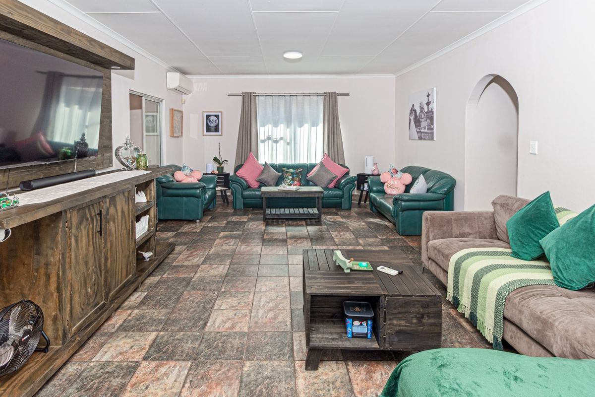 URGENT SALE – PRICE DROPPED TO R1,799,000!!!  OWNER NEEDS TO SELL NOW – ALL OFFERS WILL BE CONSIDERED!   - Photo 5