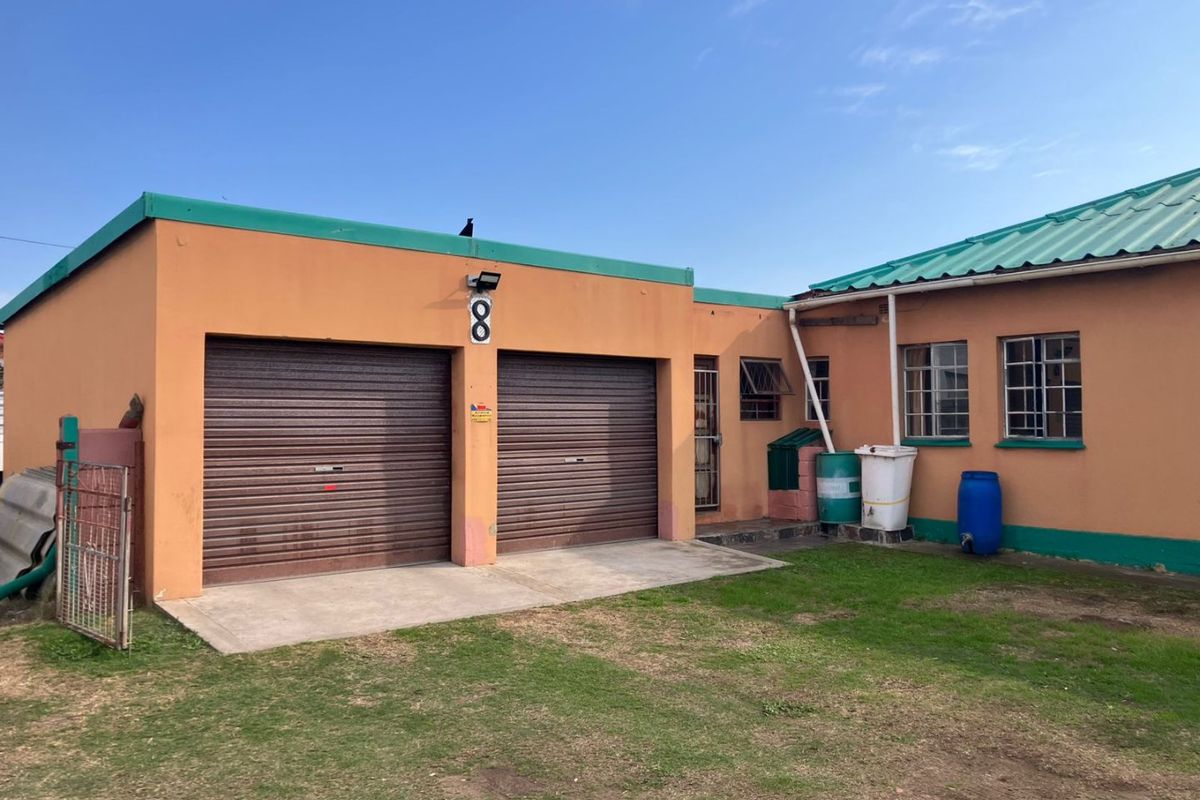 Family Home in Sydenham for sale! - Photo 3