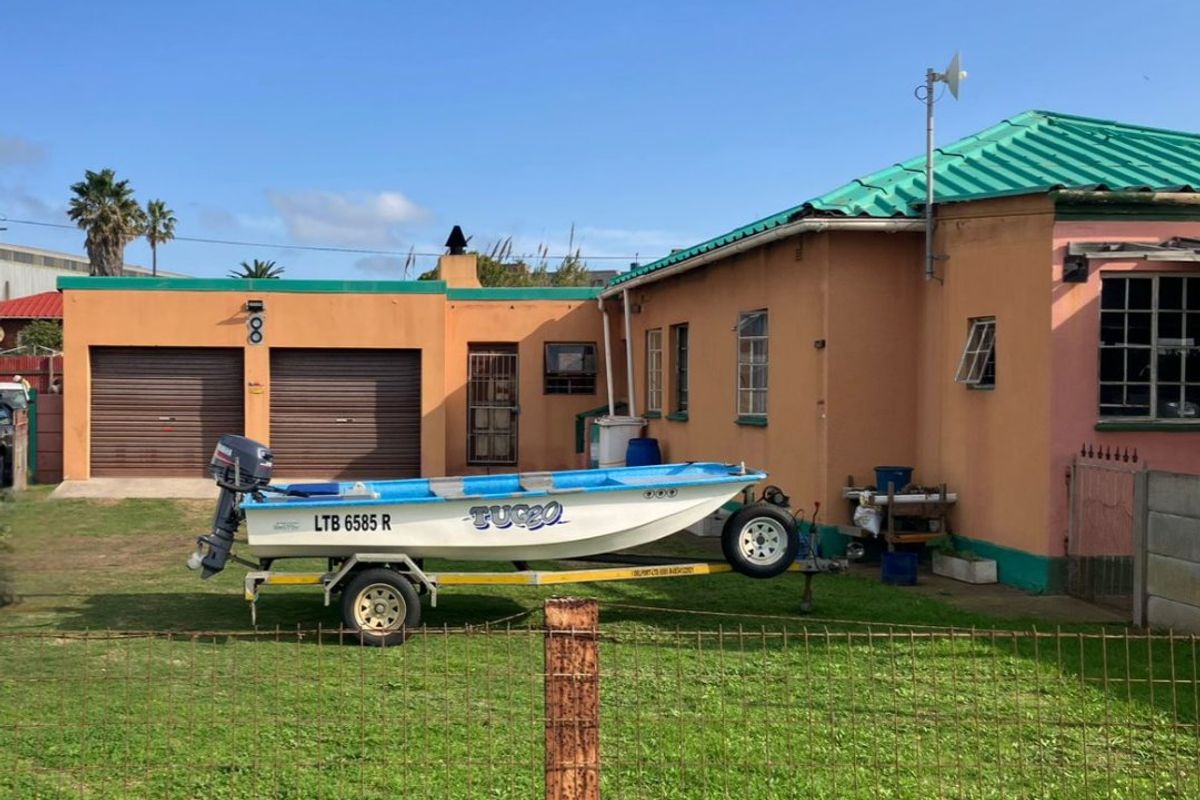 Family Home in Sydenham for sale! - Photo 2