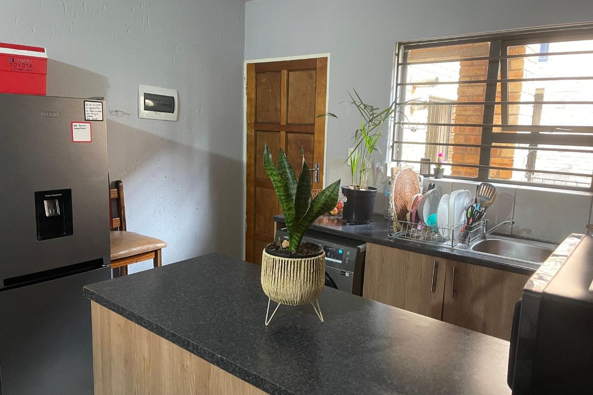 This charming ground-floor 2 bedrooms and 2 bathrooms - Photo 5