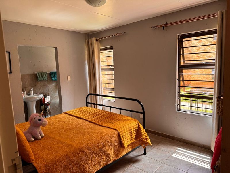 This charming ground-floor 2 bedrooms and 2 bathrooms - Photo 10