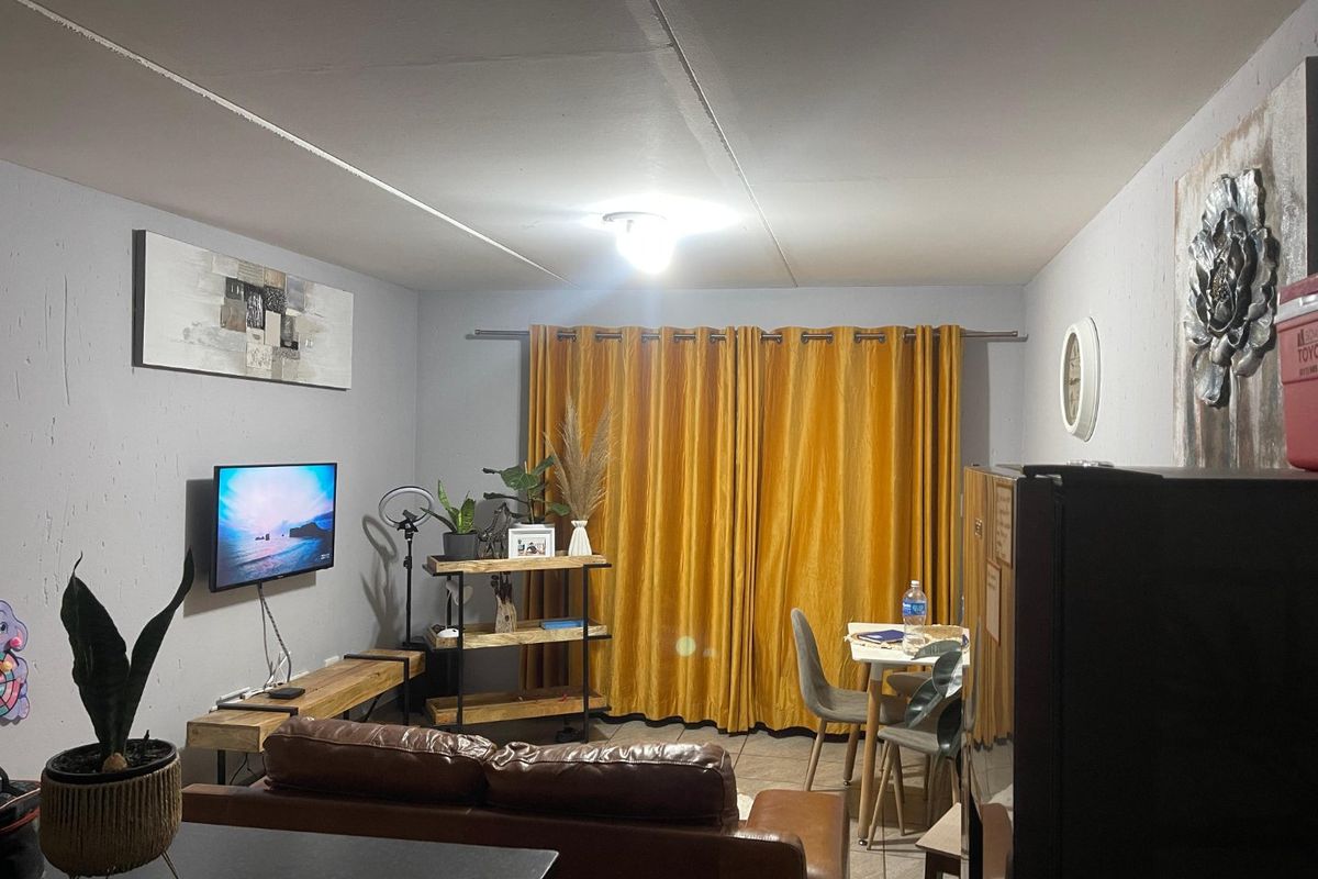 This charming ground-floor 2 bedrooms and 2 bathrooms - Photo 2