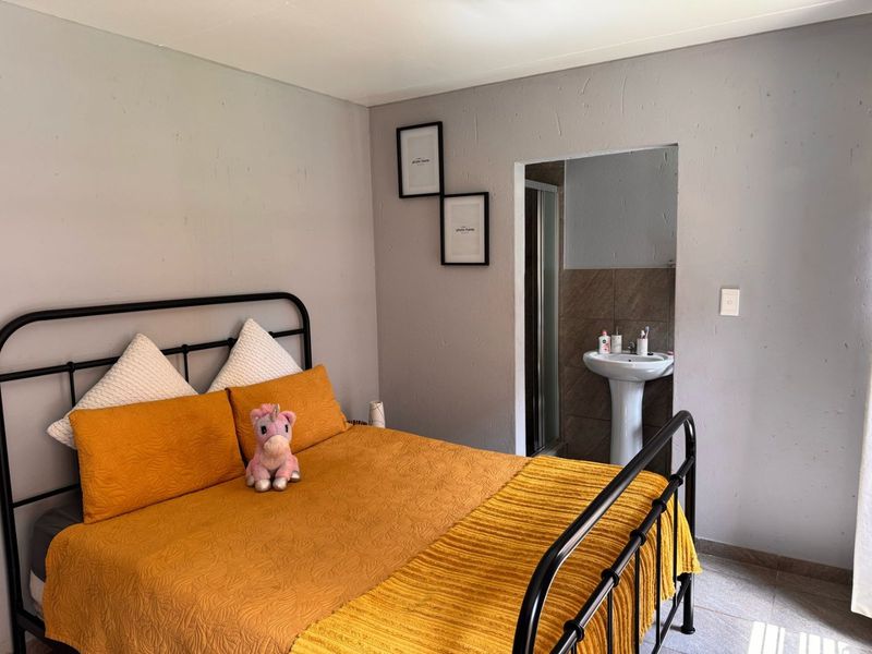 This charming ground-floor 2 bedrooms and 2 bathrooms - Photo 8