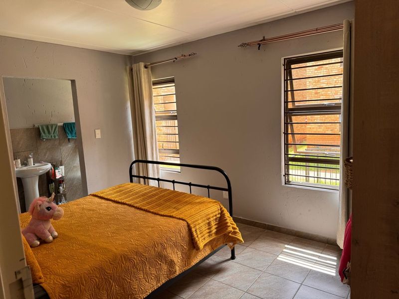 This charming ground-floor 2 bedrooms and 2 bathrooms - Photo 7