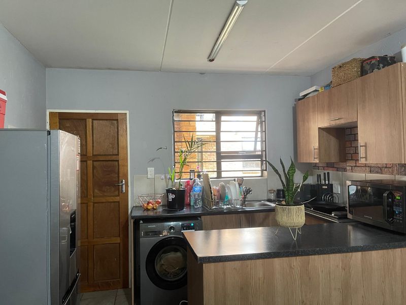 This charming ground-floor 2 bedrooms and 2 bathrooms - Photo 6