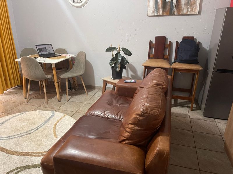 This charming ground-floor 2 bedrooms and 2 bathrooms - Photo 3