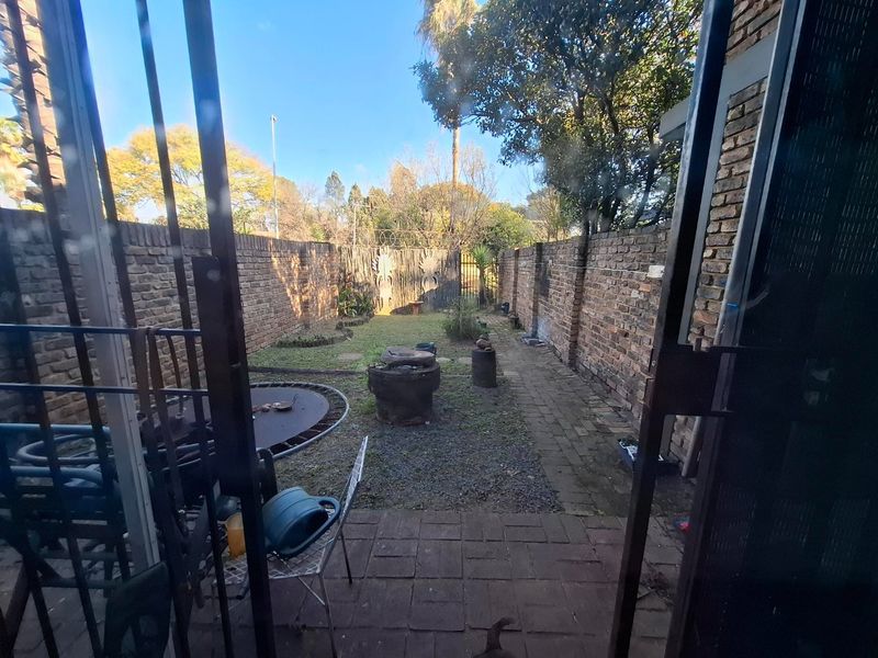 Townhouse Private Garden Garage Braai Area - Photo 8