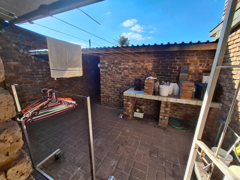 Townhouse Private Garden Garage Braai Area - Photo 10