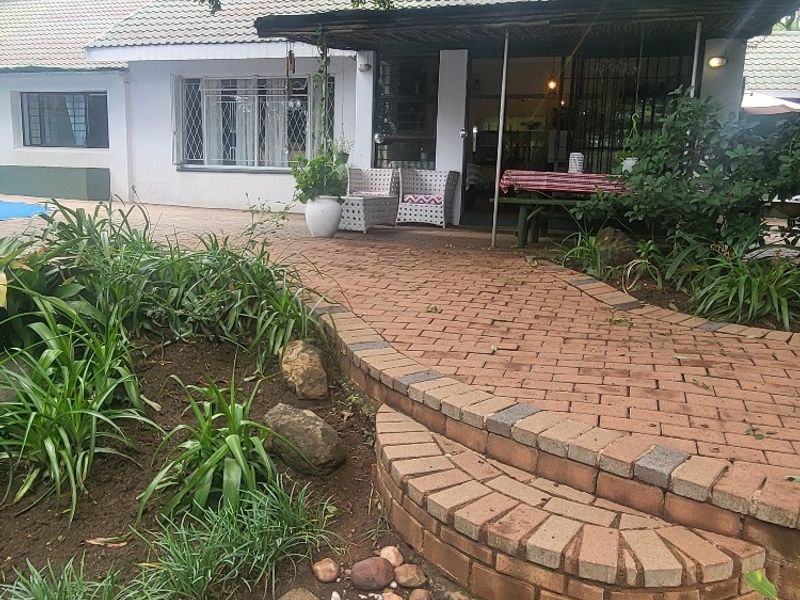 MUCH LOVED, INCOME GENERATING, ESTABLISHED OLDER FAMILY HOME! - Photo 2