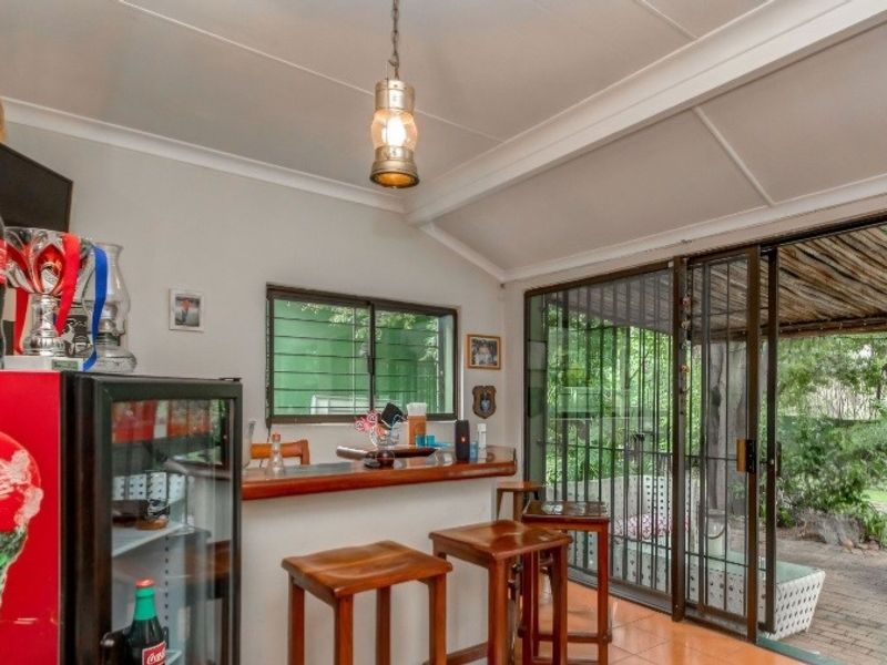 MUCH LOVED, INCOME GENERATING, ESTABLISHED OLDER FAMILY HOME! - Photo 10