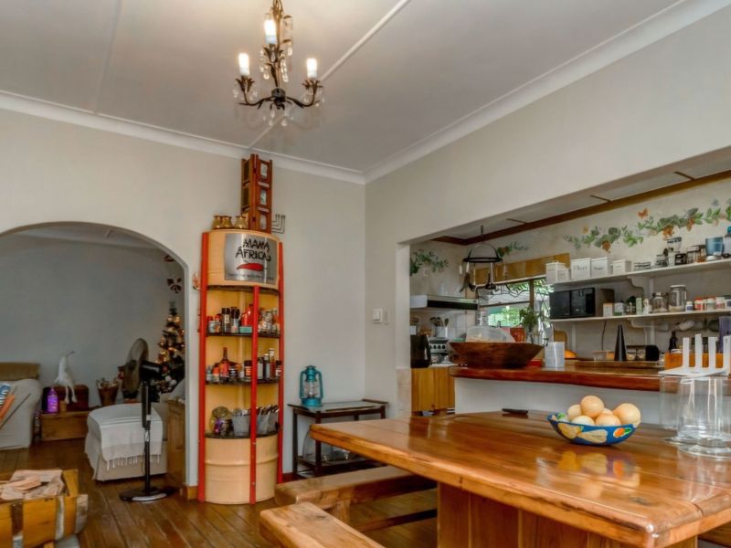 MUCH LOVED, INCOME GENERATING, ESTABLISHED OLDER FAMILY HOME! - Photo 9