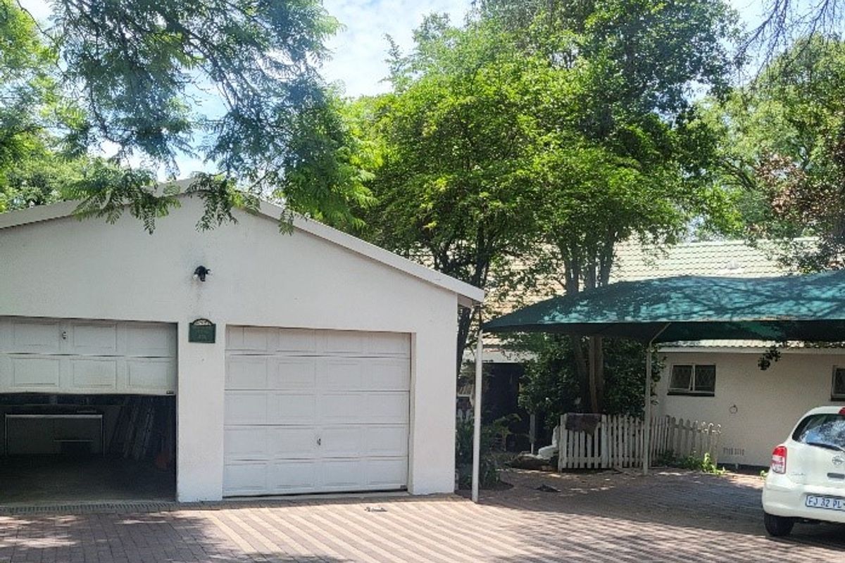 MUCH LOVED, INCOME GENERATING, ESTABLISHED OLDER FAMILY HOME! - Photo 3