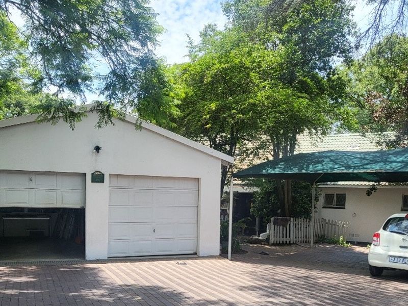 MUCH LOVED, INCOME GENERATING, ESTABLISHED OLDER FAMILY HOME! - Photo 3