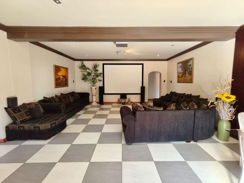 Ultimate Style & Luxury topped off with magnificent waterfront views  - Photo 9