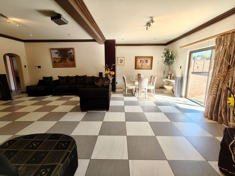 Ultimate Style & Luxury topped off with magnificent waterfront views  - Photo 7