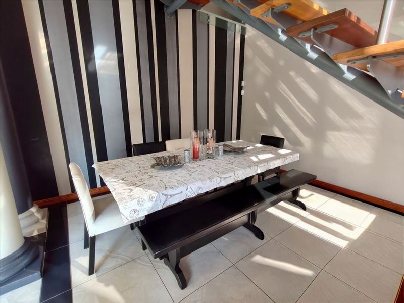 Ultimate Style & Luxury topped off with magnificent waterfront views  - Photo 6