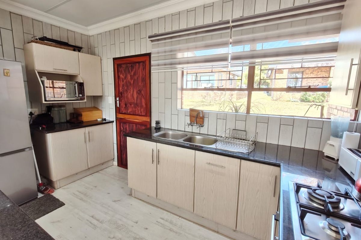 3-Bedroom Home with Private Waterfront Access, Boat & Jet Ski - Photo 5