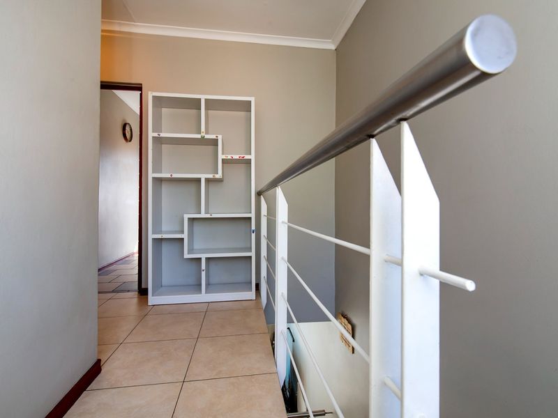 Move-In Ready 3-Bedroom Duplex with Private Garden in Secure, Pet-Friendly Eastleigh Complex! - Photo 7