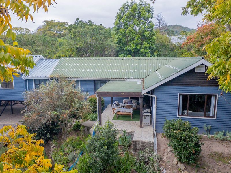 Inviting Wooden Home with Lush Garden & Separate Flat - Photo 3