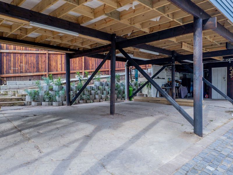 Inviting Wooden Home with Lush Garden & Separate Flat - Photo 9