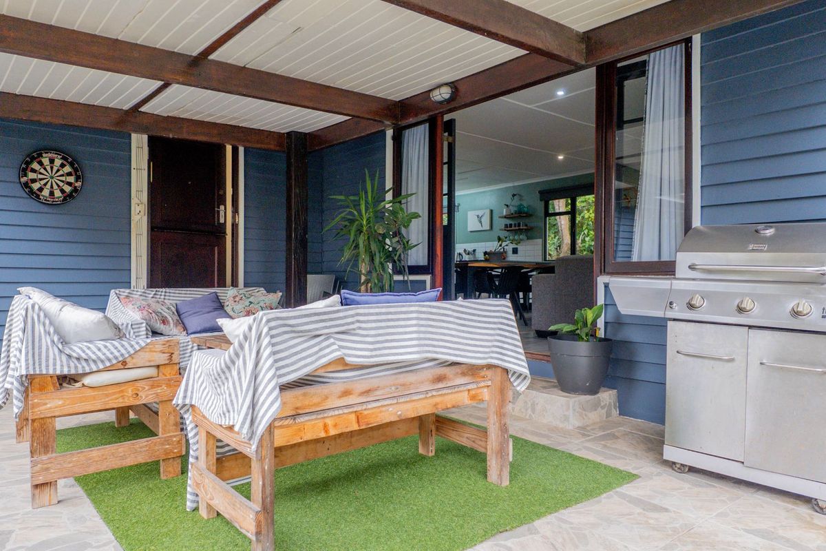 Inviting Wooden Home with Lush Garden & Separate Flat - Photo 4