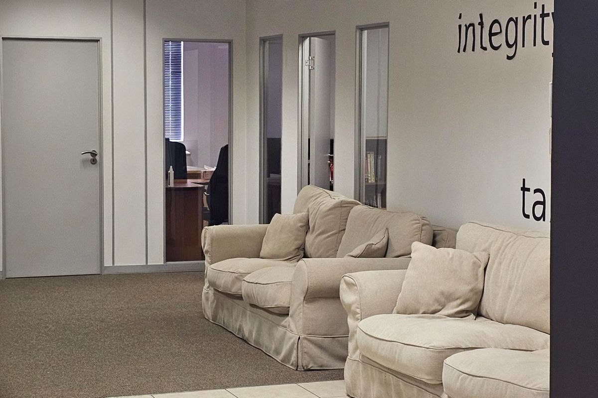 Unlock Productivity with the Perfect Office – 190m2 TO LET - Photo 5