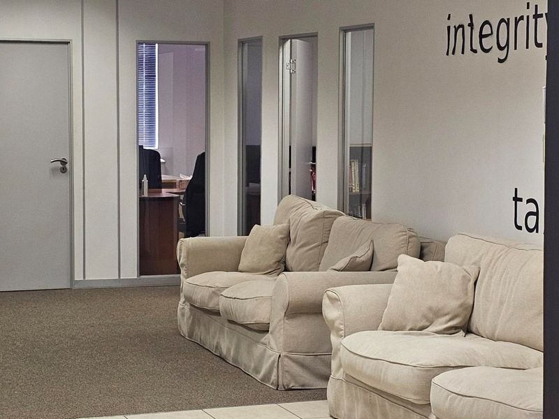 Unlock Productivity with the Perfect Office – 190m2 TO LET - Photo 5