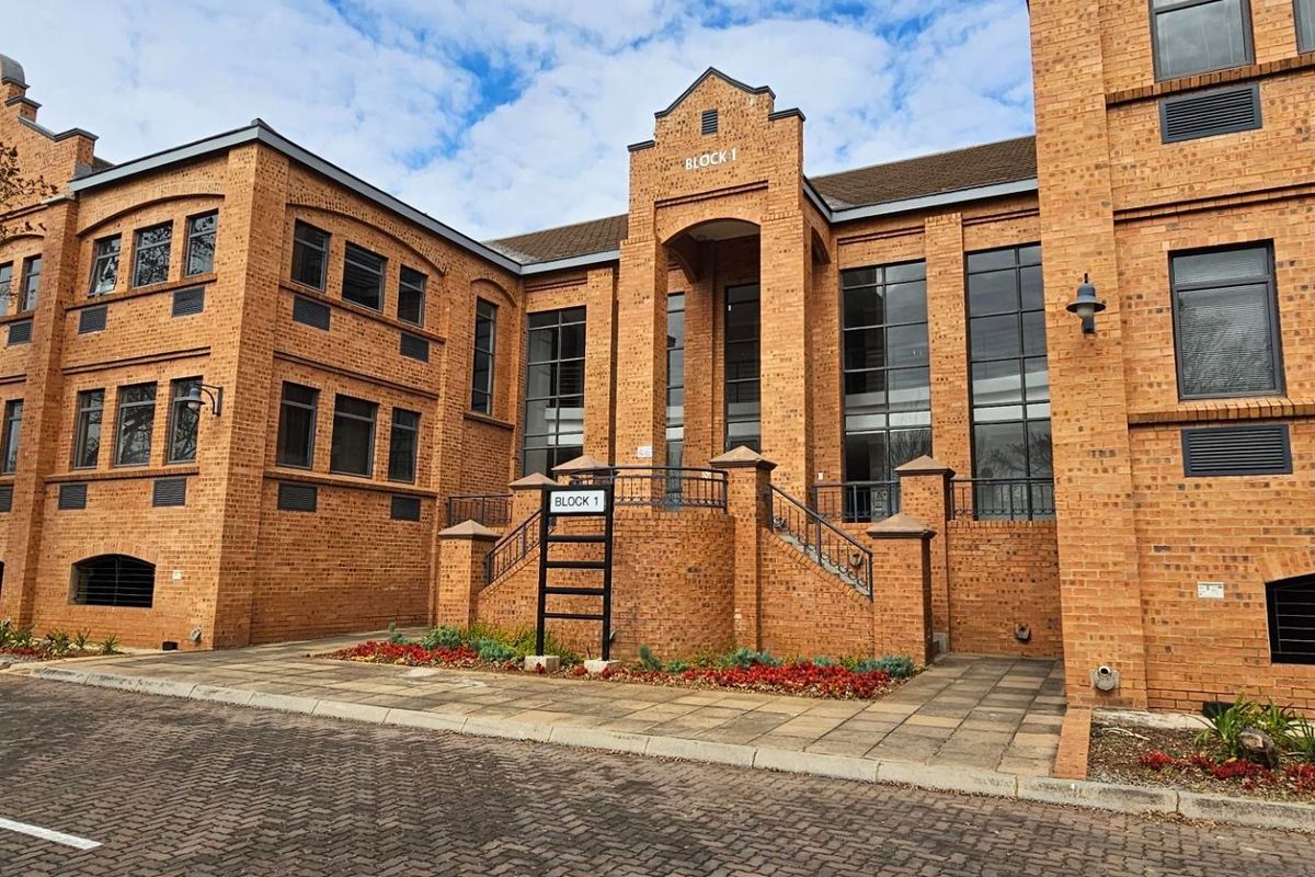 Unlock Productivity with the Perfect Office – 190m2 TO LET - Photo 3