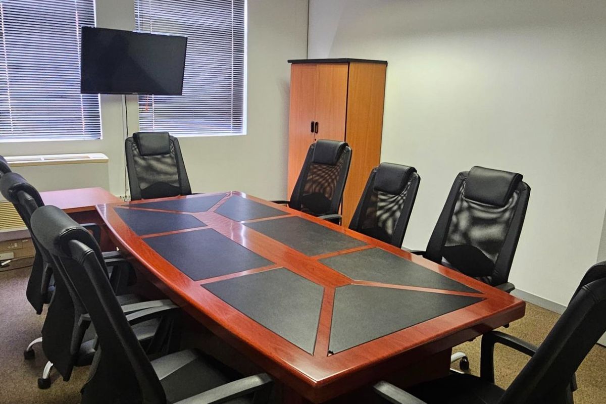 Unlock Productivity with the Perfect Office – 190m2 TO LET - Photo 2