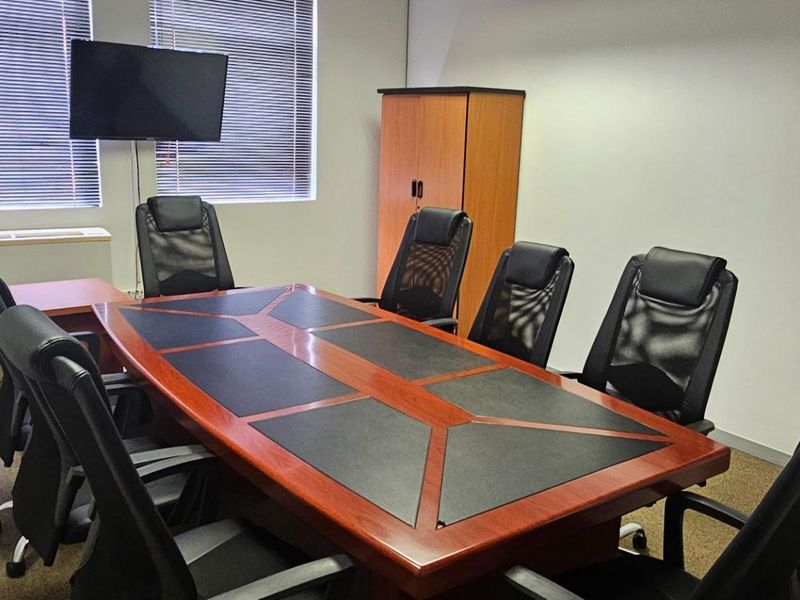 Unlock Productivity with the Perfect Office – 190m2 TO LET - Photo 2