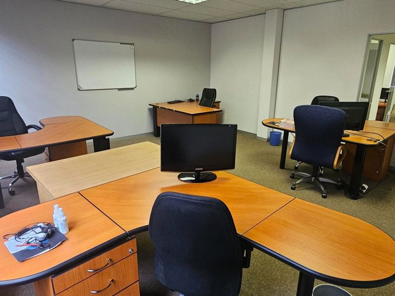 Unlock Productivity with the Perfect Office – 190m2 TO LET - Photo 9