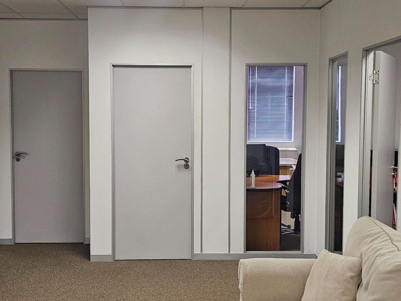 Unlock Productivity with the Perfect Office – 190m2 TO LET - Photo 7