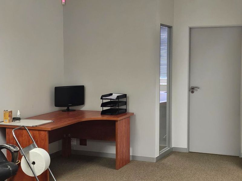 Unlock Productivity with the Perfect Office – 190m2 TO LET - Photo 6