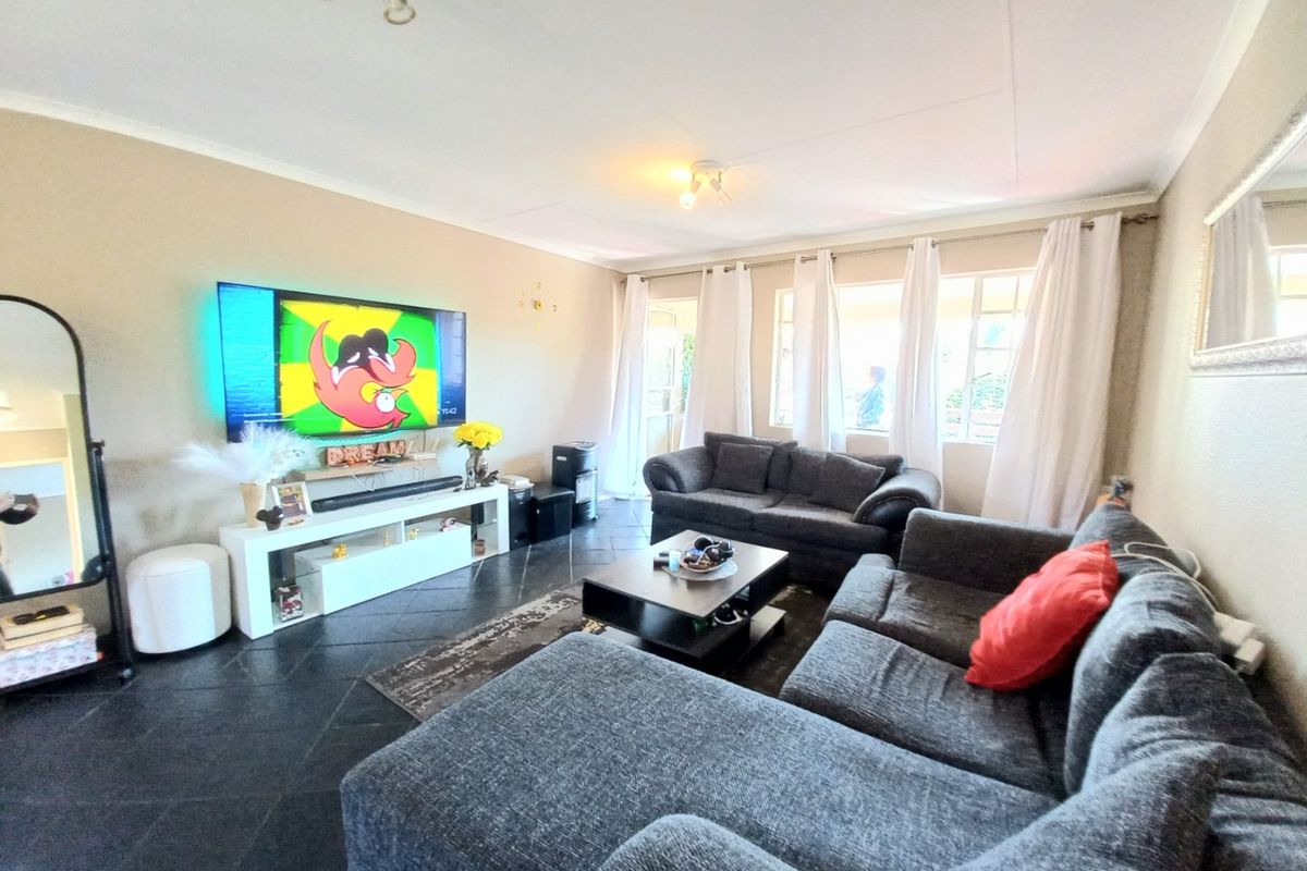 Stylish 2-Bedroom Upstairs Apartment in Sought-After Eden Glen with Scenic Balcony and Top-Tier Lifestyle Amenities! - Photo 4