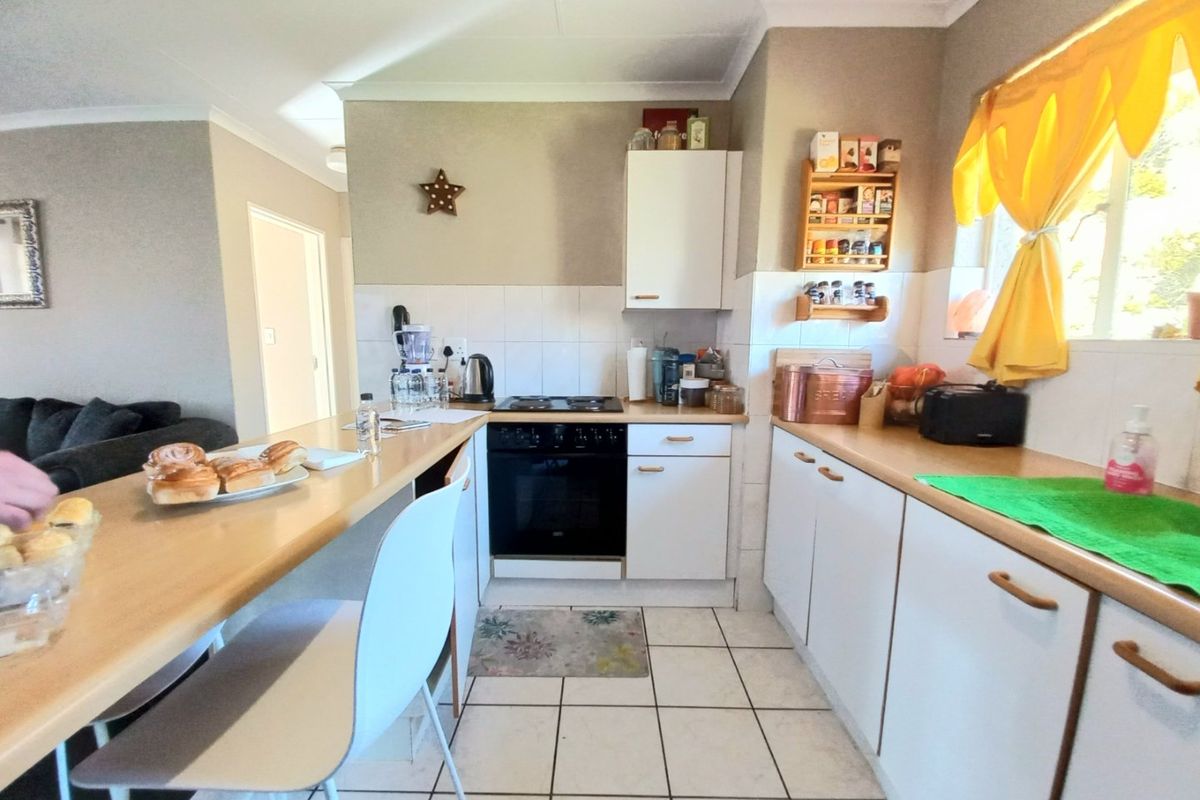 Stylish 2-Bedroom Upstairs Apartment in Sought-After Eden Glen with Scenic Balcony and Top-Tier Lifestyle Amenities! - Photo 5