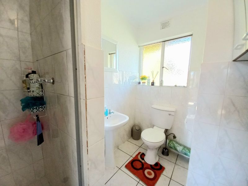 Stylish 2-Bedroom Upstairs Apartment in Sought-After Eden Glen with Scenic Balcony and Top-Tier Lifestyle Amenities! - Photo 10