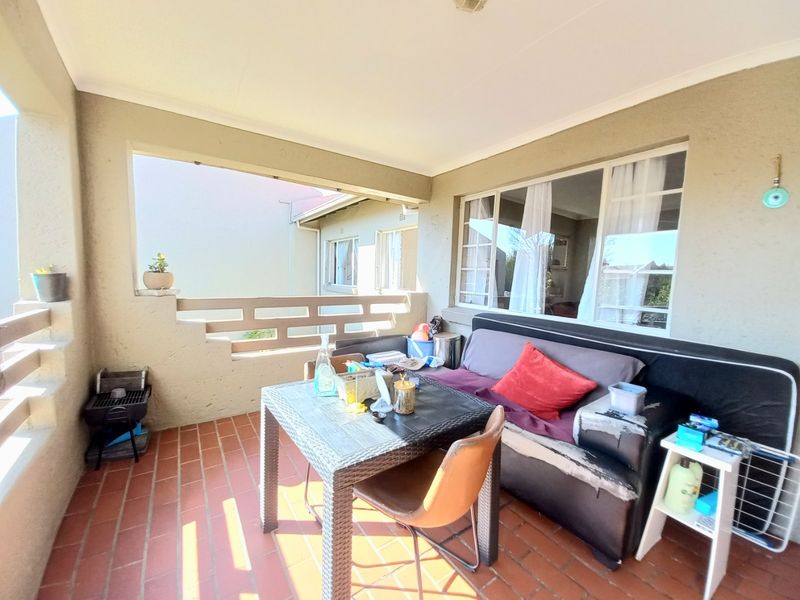 Stylish 2-Bedroom Upstairs Apartment in Sought-After Eden Glen with Scenic Balcony and Top-Tier Lifestyle Amenities! - Photo 8