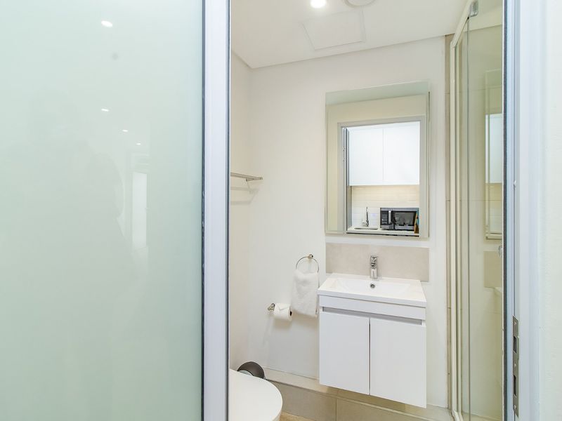 CAPE TOWN MICRO APARTMENT INVESTMENT - NO TRANSFER DUTY - Photo 3