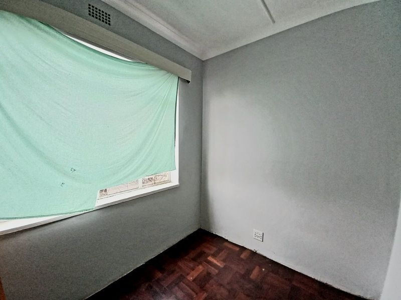 Charming 2-Bedroom First-Floor Unit with Study Nook, Enclosed Balcony, and Prepaid Electricity—Perfect for the Pre-Qualified Buyer! - Photo 10