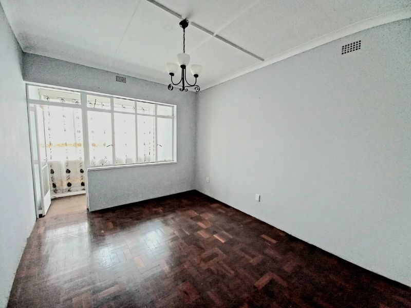 Charming 2-Bedroom First-Floor Unit with Study Nook, Enclosed Balcony, and Prepaid Electricity—Perfect for the Pre-Qualified Buyer! - Photo 7