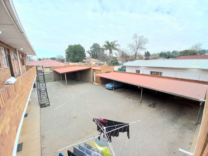 Charming 2-Bedroom First-Floor Unit with Study Nook, Enclosed Balcony, and Prepaid Electricity—Perfect for the Pre-Qualified Buyer! - Photo 6