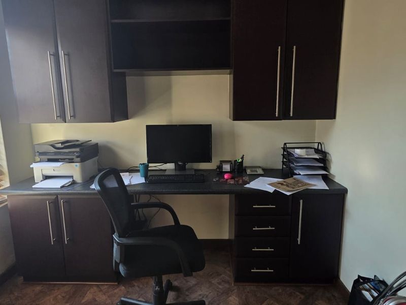 Stunning Freestanding Cluster in Exclusive Estate - Photo 9