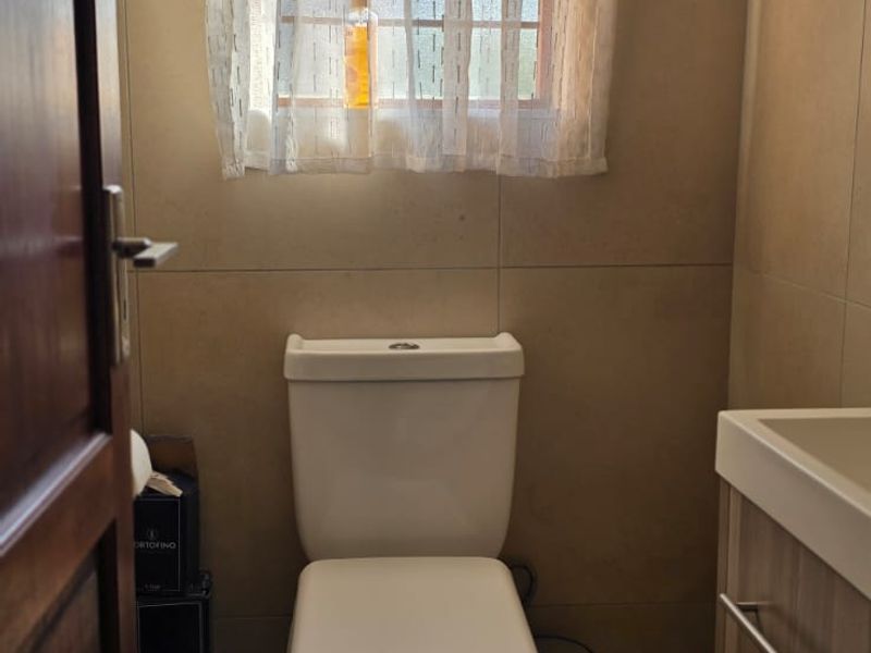 Stunning Freestanding Cluster in Exclusive Estate - Photo 10