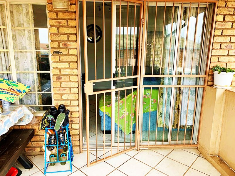 IMMACULATE 2-BEDROOM UNIT FOR SALE IN SECURE COMPLEX | CRYSTAL GARDENS, AMBERFIELD - Photo 9